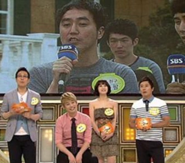 사진=가수 테이와 그의 지인들이 SBS '달고나'에 출연해 학창시절에 대해 폭로하는 모습/SBS '달고나'
