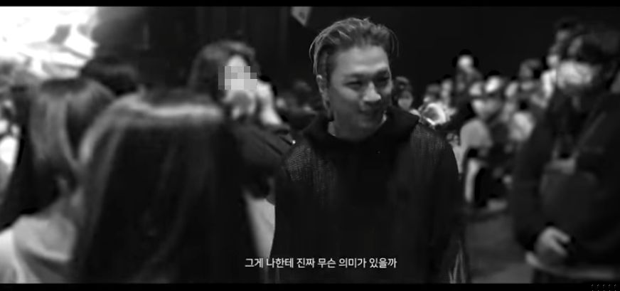 사진=태양&nbsp;컴백 앨범 'Down to Earth' 다큐멘터리 PART2, 청음회 당시 손님들을 직접 맞이하는 태양/유튜브