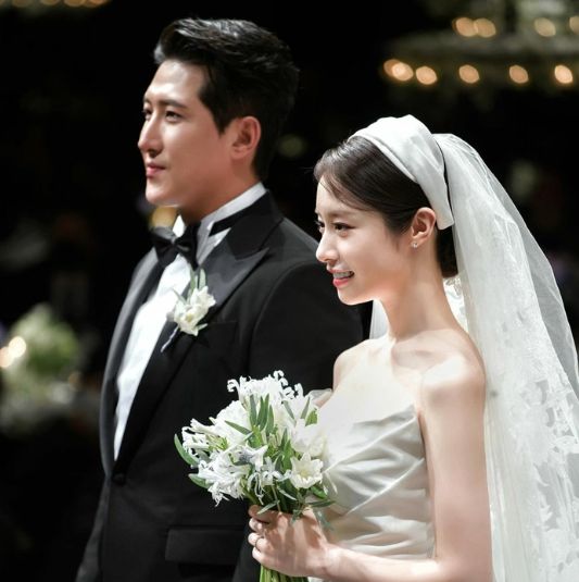 '티아라'의 멤버 지연과 결혼식을 올린 황재균 / 노컷뉴스